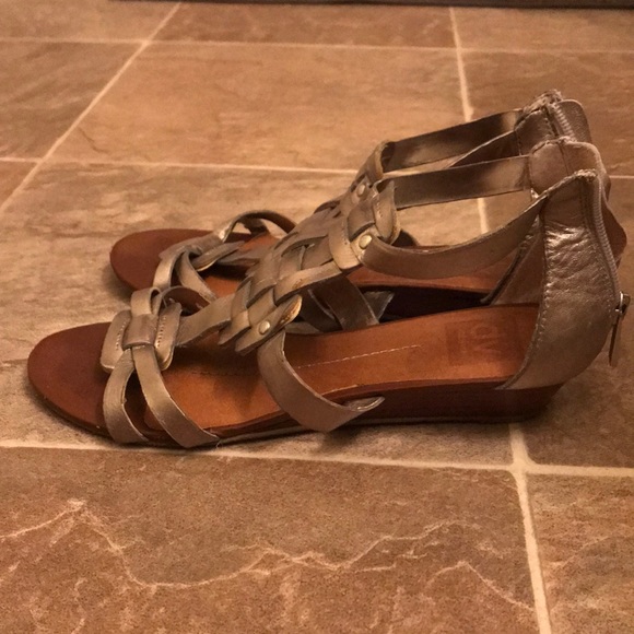 Gently worn silver strapped sandals - Picture 2 of 3